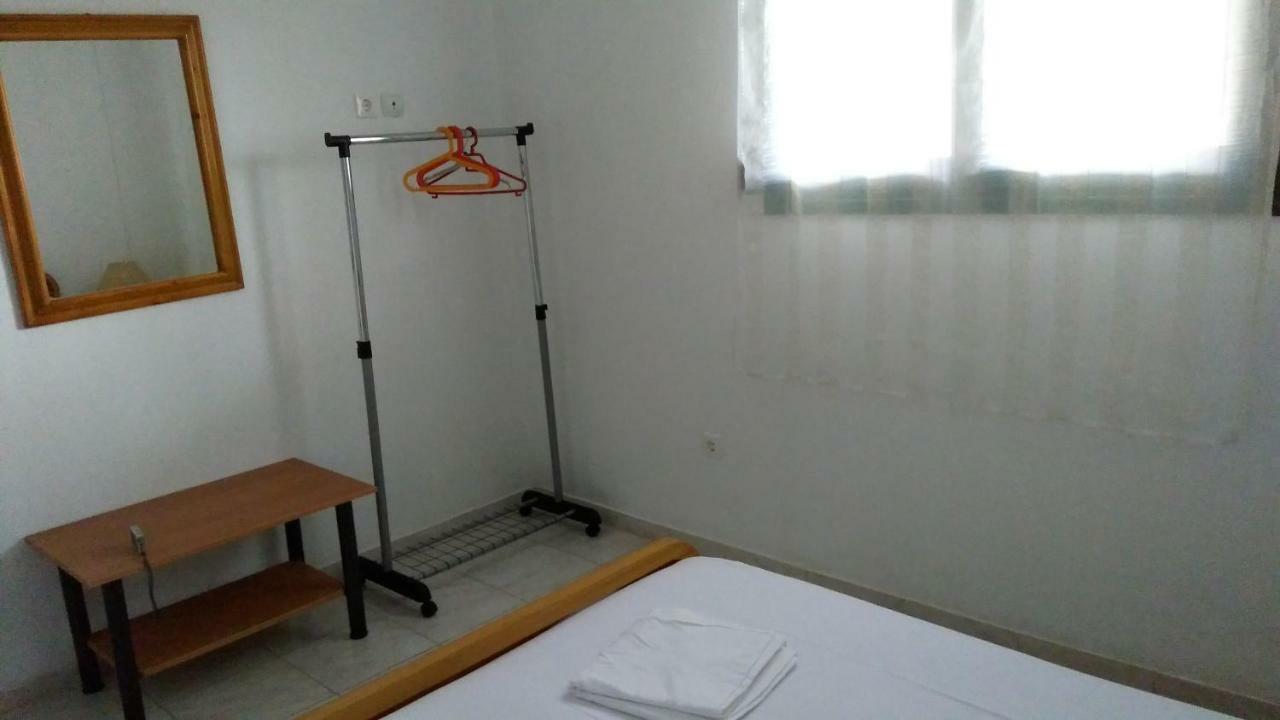 Garden Maisonnette 2-Bedrooms Sleeps 6 Adults 200M From Sandy Beach アスプロヴァルタ エクステリア 写真