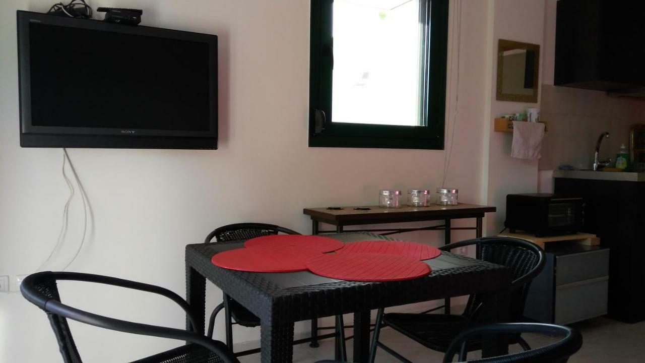 Garden Maisonnette 2-Bedrooms Sleeps 6 Adults 200M From Sandy Beach アスプロヴァルタ エクステリア 写真